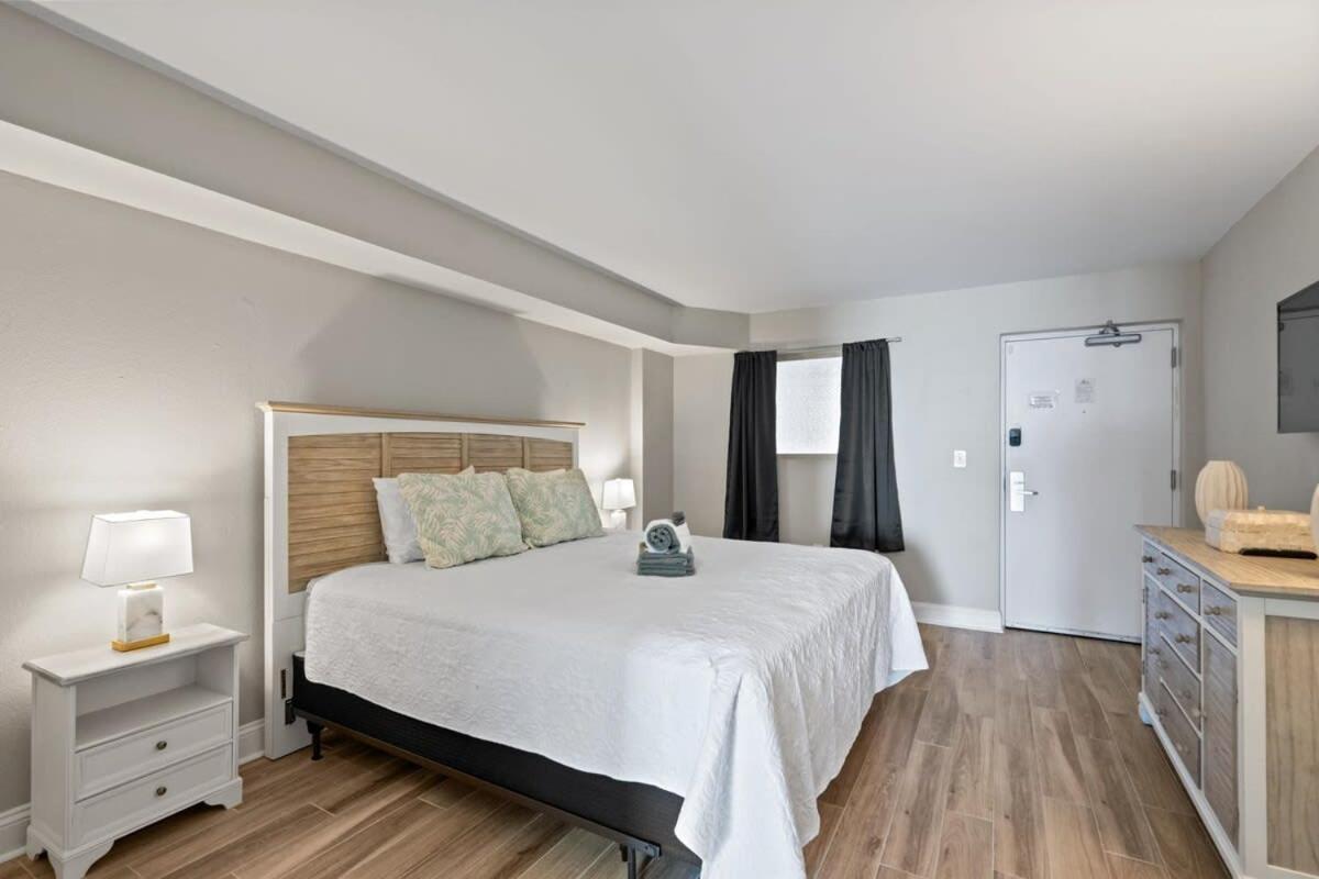 Baywatch Oceanfront Unit 1004 Holiday home