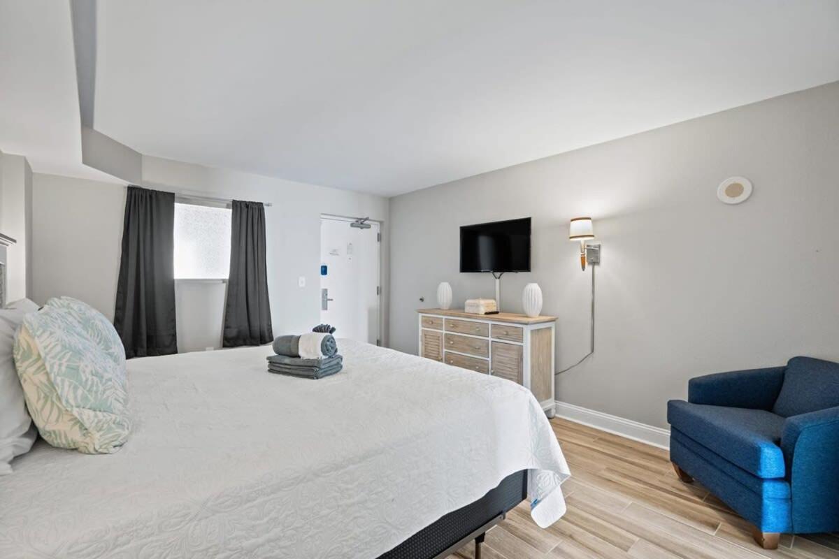 Baywatch Oceanfront Unit 1004 Holiday home